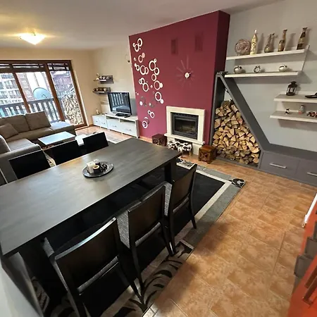 Penthouse 2 Bedroom W Fireplace Apartment