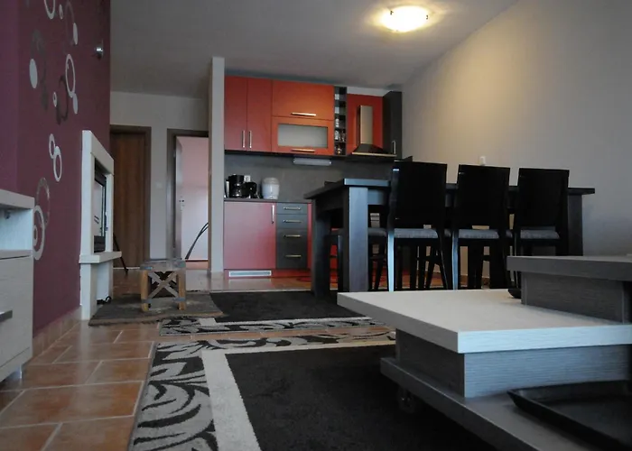 Penthouse 2 Bedroom W Fireplace Banszko