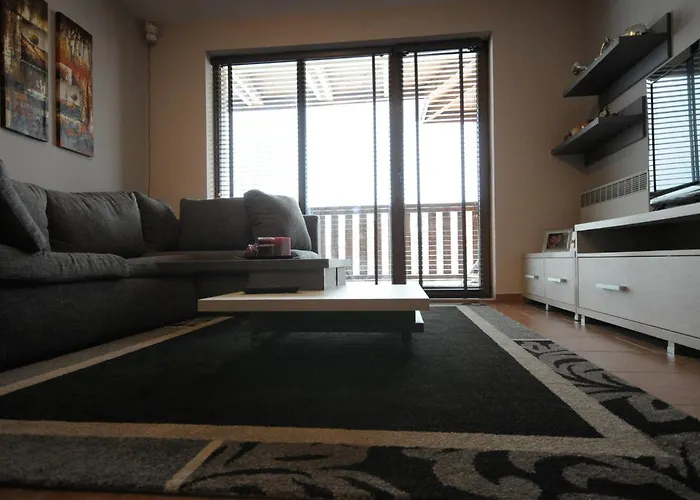 Penthouse 2 Bedroom W Fireplace *