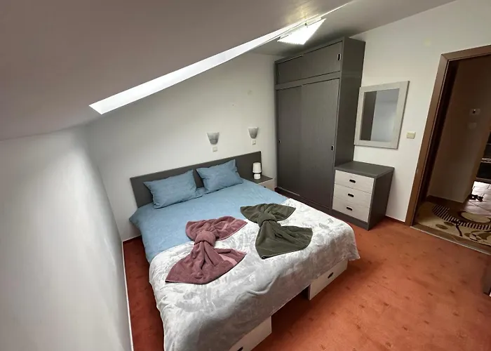 Penthouse 2 Bedroom W Fireplace *