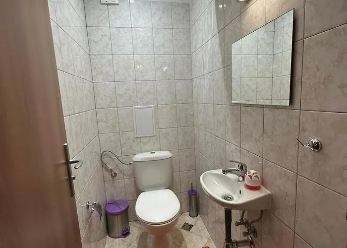 Penthouse 2 Bedroom W Fireplace